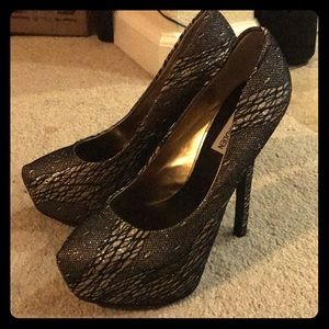 Steve Madden Black and Gold heels size 8